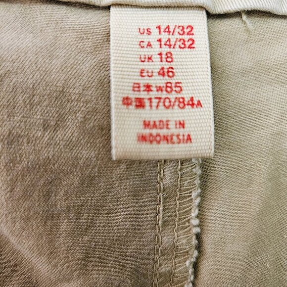 Khakis by Gap Girlfriend 5 inch Edgy Casual Shorts Size 14/32 - Picture 9 of 9